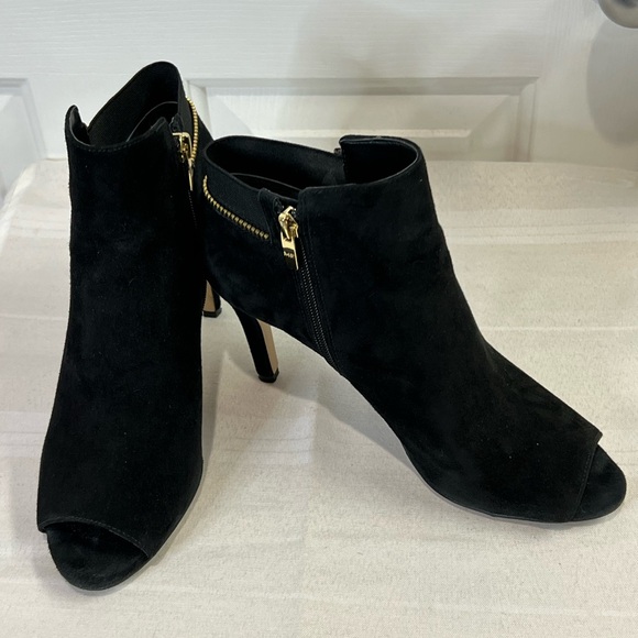 Marc Fisher black suede style Serenity peep toe high heel zipper bootie 8 1/2 - Picture 2 of 16
